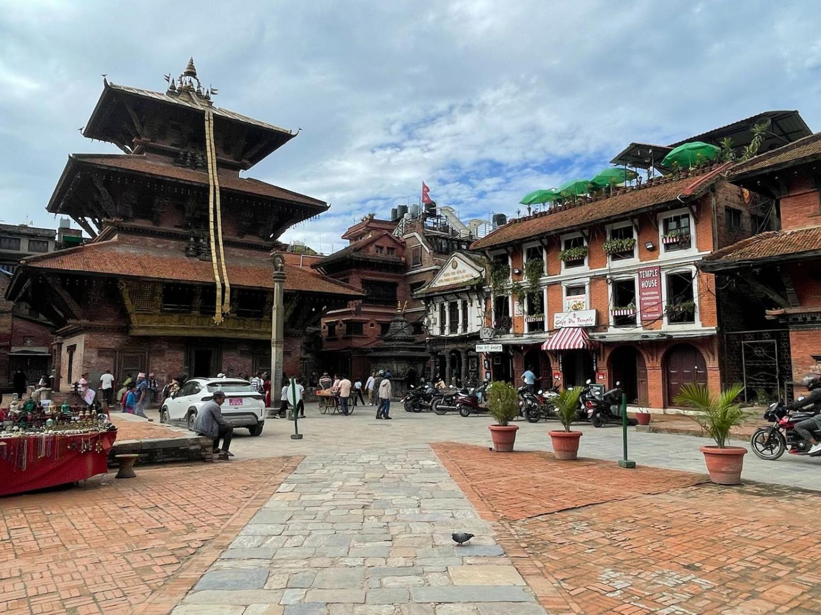 Patan Square - 2 Km From Patan Durbar Square Hotel ภายนอก รูปภาพ
