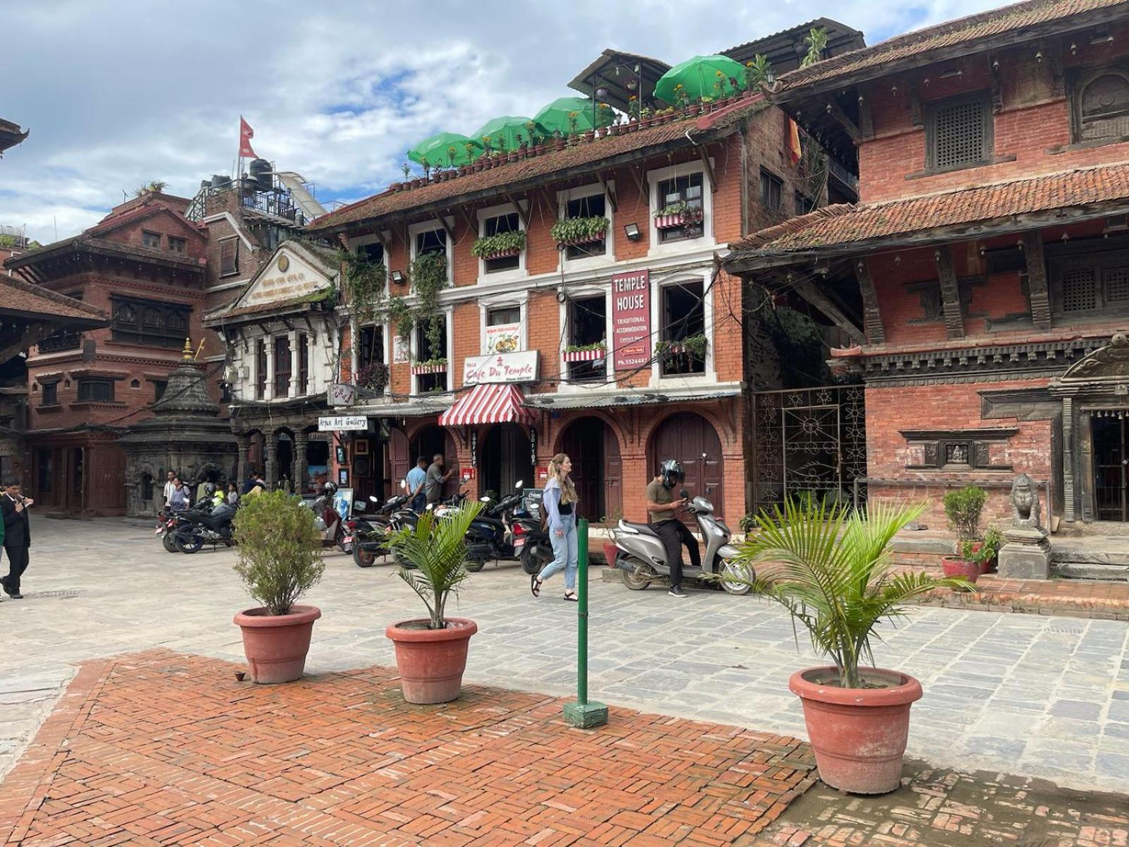 Patan Square - 2 Km From Patan Durbar Square Hotel ภายนอก รูปภาพ
