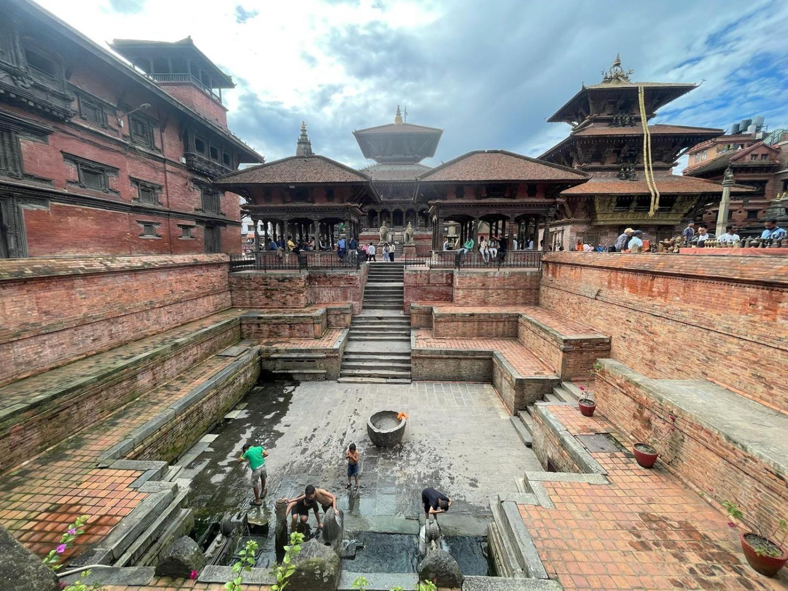 Patan Square - 2 Km From Patan Durbar Square Hotel ภายนอก รูปภาพ