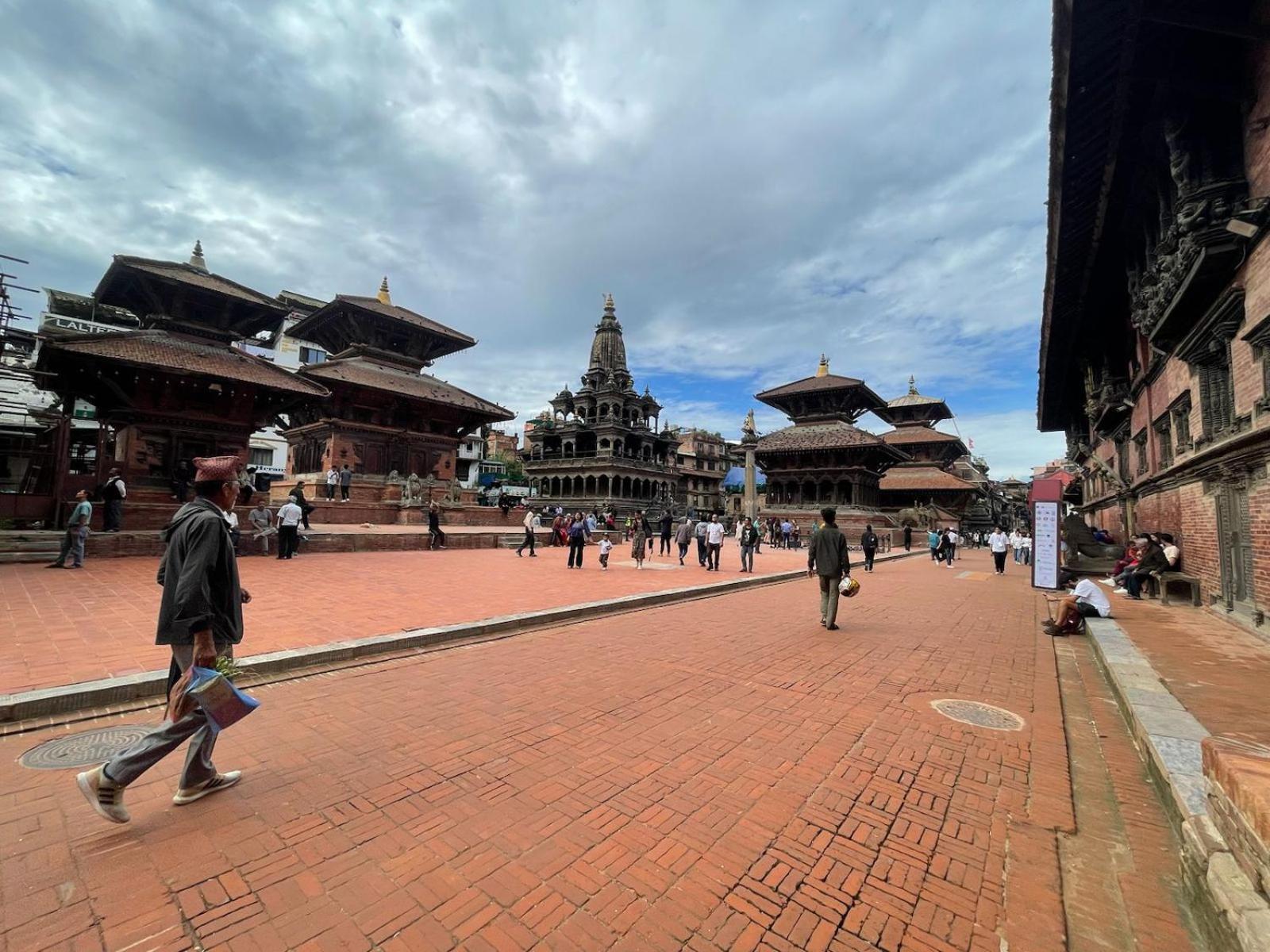 Patan Square - 2 Km From Patan Durbar Square Hotel ภายนอก รูปภาพ