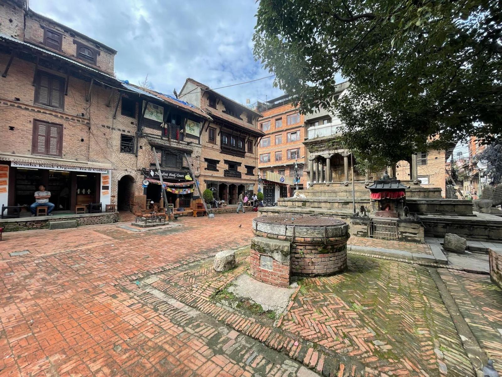 Patan Square - 2 Km From Patan Durbar Square Hotel ภายนอก รูปภาพ