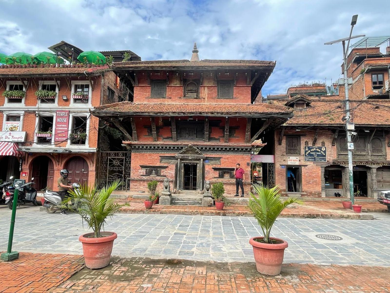 Patan Square - 2 Km From Patan Durbar Square Hotel ภายนอก รูปภาพ
